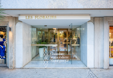LES FLORALIES - Carré d'Or - Renovated and Furnished Three-Bedroom Apartment - Casino Gardens Views