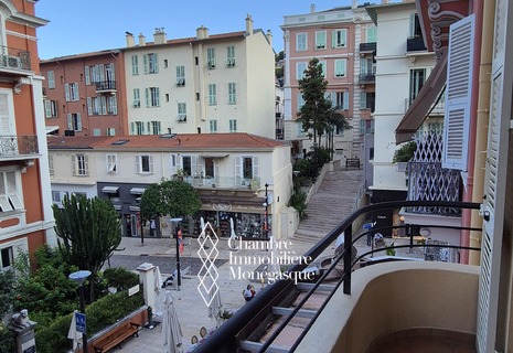 Appartement bourgeois sur rue piétonne en plein coeur Condamine