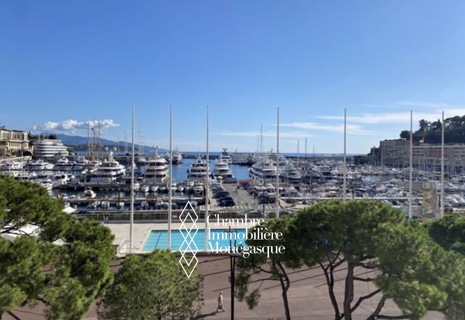 RÉSIDENCE D’EXCEPTION AVEC VUE PANORAMIQUE SUR LA MER AU PORT DE MONACO