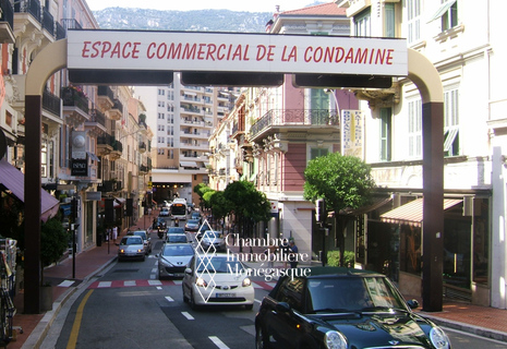 Local commercial avec vitrine et bureaux sur deux niveaux – Rue Grimaldi