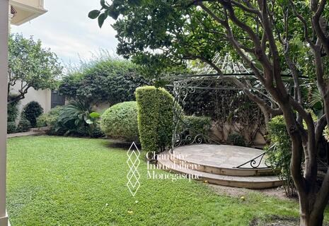 Exceptional duplex apartment with garden