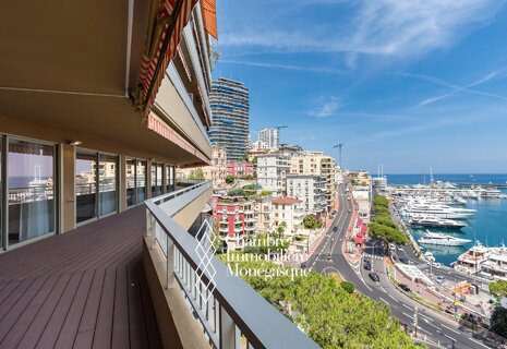 6 bedrooms – entire floor overlooking Port Hercule & Grand Prix