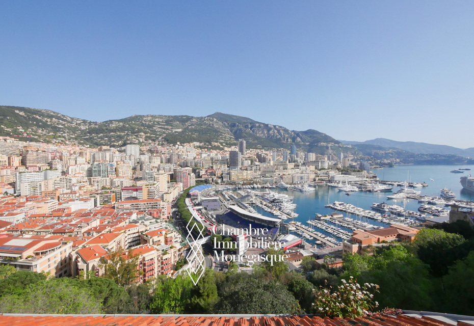 MONACO-VILLE - VILLA SURPLOMBANT LE PORT HERCULE