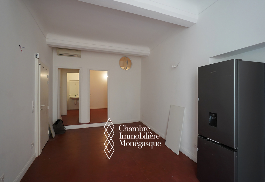 MONACO-VILLE, 2 PIECES A RENOVER SOUS LOI 1235