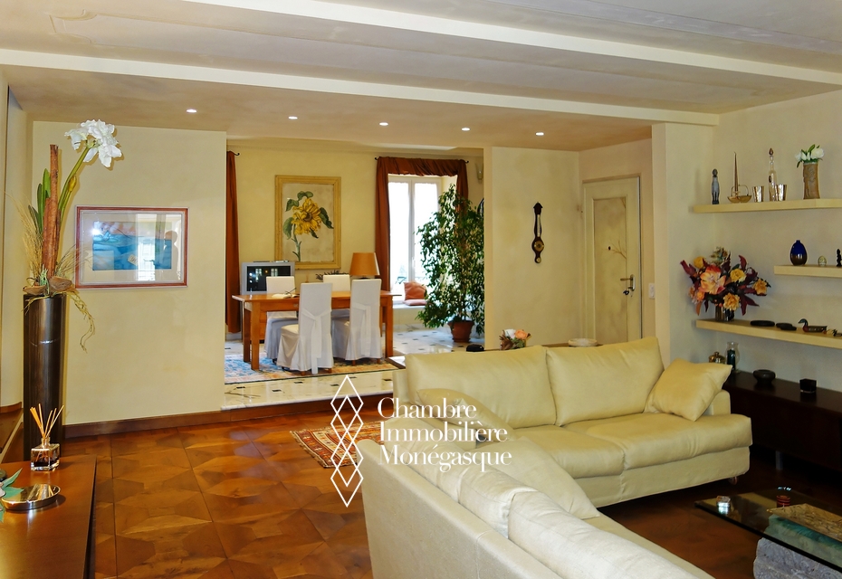 MONACO-VILLE, TRIPLEX 4 PIECES AVEC TERRASSE