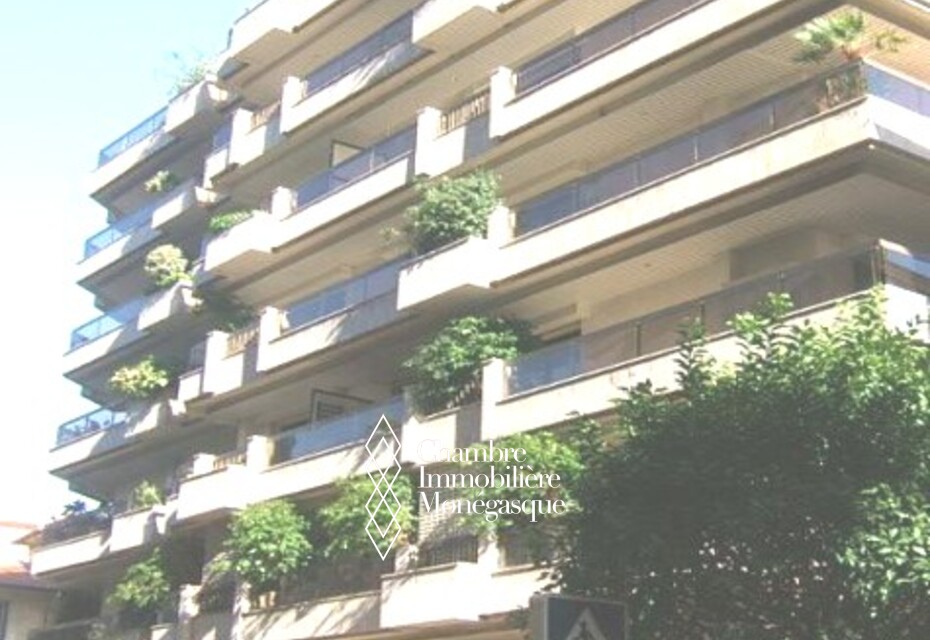 BEVERLY PALACE - STUDIO AVEC JARDIN PRIVATIF