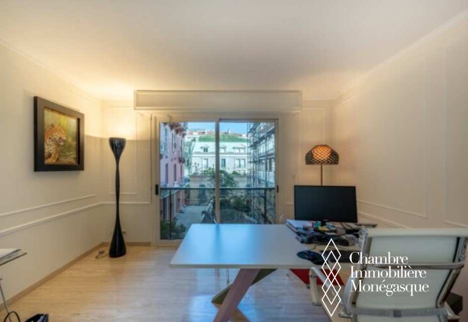 LE MONTAIGNE - CARRE D'OR - mixed use studio
