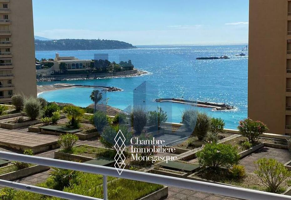 5 rooms for sale in the building 'Santa Monica'.