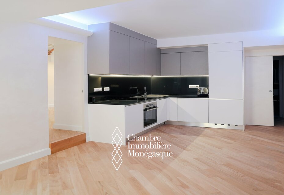 BEAUTIFUL 3-ROOM APARTMENT OF 80M2 COMPLETELY RENOVATED WITH TASTE