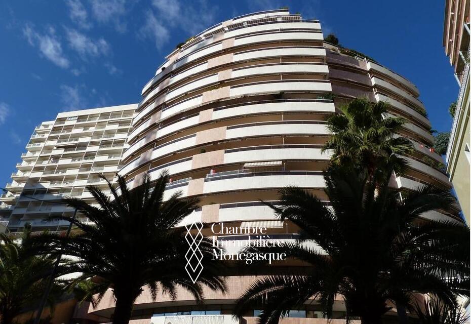 Appartement aux beaux volumes bénéficiant d'une vue panoramique sur la mer et Monaco