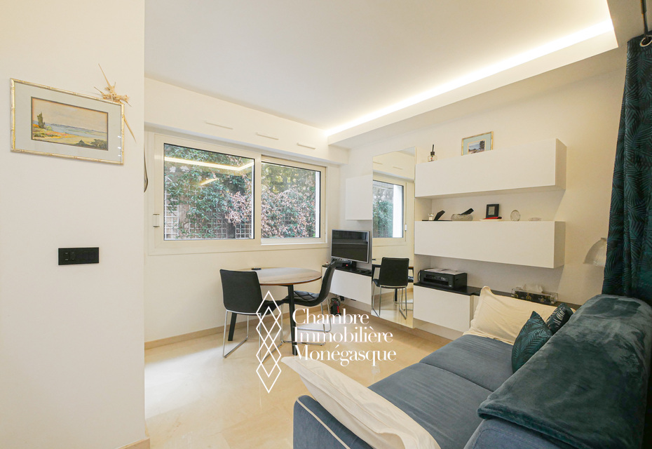 INVESTISSEMENT - LARVOTTO - STUDIO AMENAGÉ EN 2 PIECES