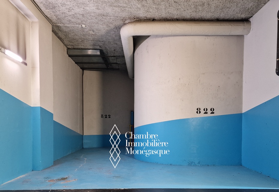 GRAND PARKING - FONTVIEILLE - LE GRAND LARGE