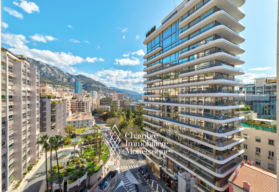 2 bed apartment in the heart of the 'Carré d'Or'
