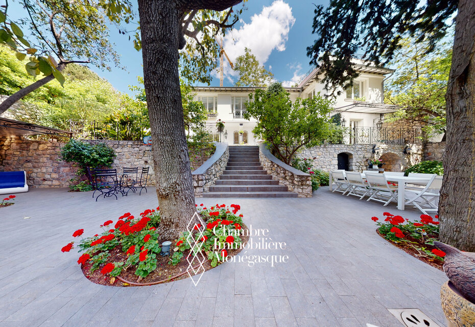 BEAUTIFUL PRIVATE VILLA FOR SALE - SAINT ROMAIN