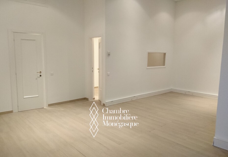 ADMINISTRATIVE OFFICE FOR SALE - FONTVIEILLE