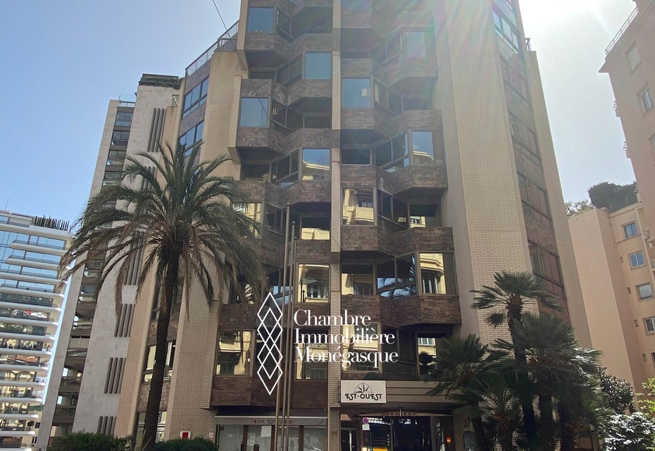 EST-OUEST - PLEIN CENTRE - GRAND PARKING VENTE