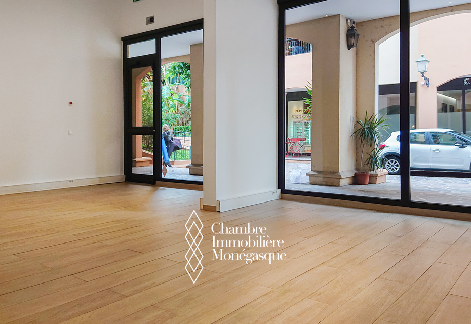 LOCAL COMMERCIAL / BUREAU - FONTVEILLE