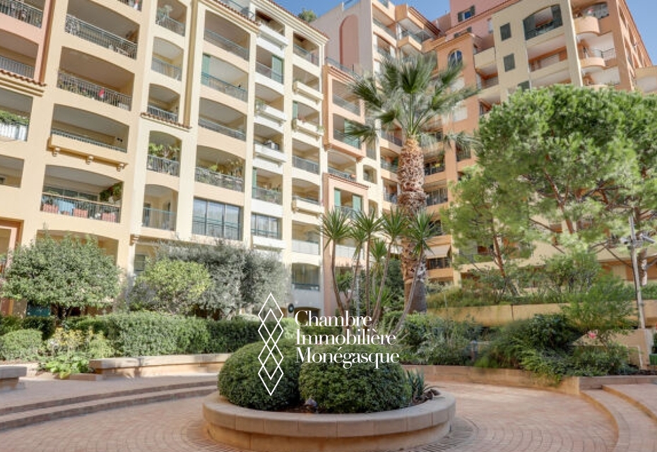 Double parking à la vente - FONTVIEILLE