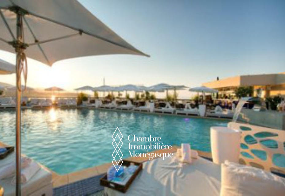 MONTE CARLO / FAIRMONT / STUDIO MEUBLE VUE MER AVEC PARKING EN SUPPLEMENT