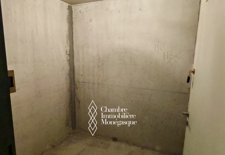 Cave à la location dans un immeuble de grand luxe