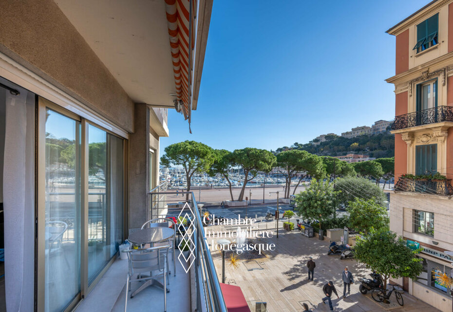 Appartement rénové dans un immeuble moderne au cœur de la Condamine.