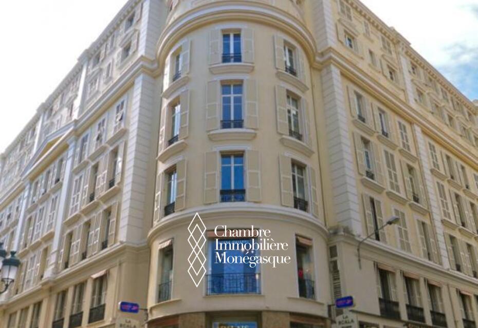 2 PIECES -  PALAIS DE LA SCALA