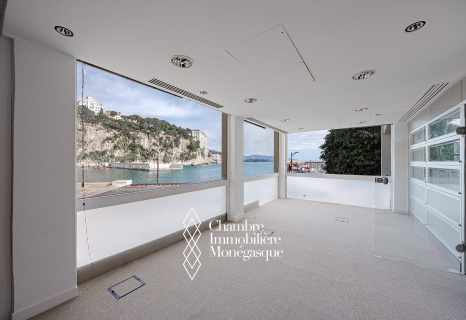 UFFICI SPAZIOSI VICINO AL MARE