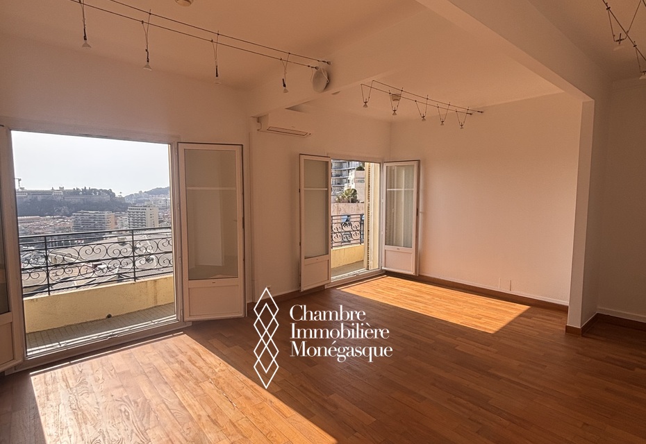 BRIGHT STUDIO WITH PORT/ROCK VIEW