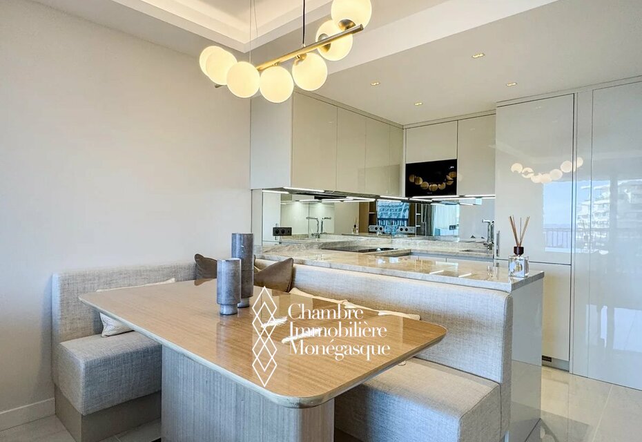 Mandat exclusif – Appartement de luxe rénové avec soin et vue sur la mer