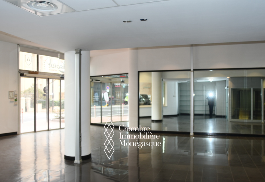 GRAND LOCAL A LOUER SECTEUR SAINT ROMAN