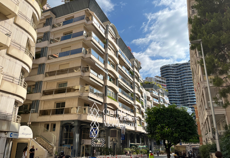 ROCAZUR - 4 Pièces 150 m²  - 135 m² habitables + 15 m² loggia - 1 Cave et 2 Parkings