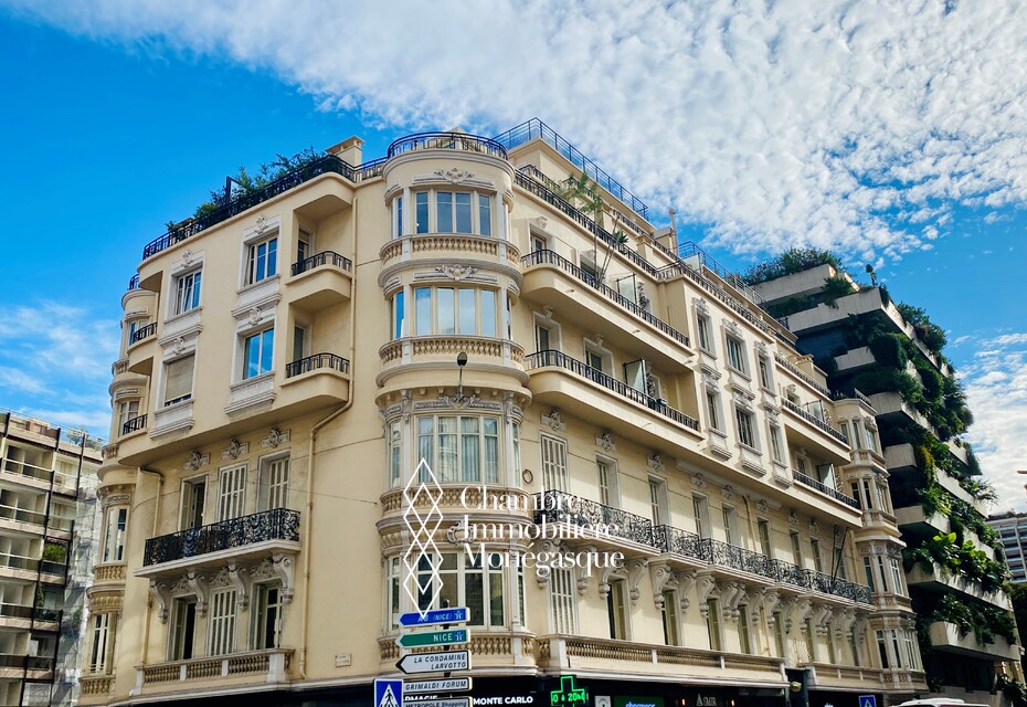 TRES GRANDE CAVE A LA LOCATION  - CARRE D'OR