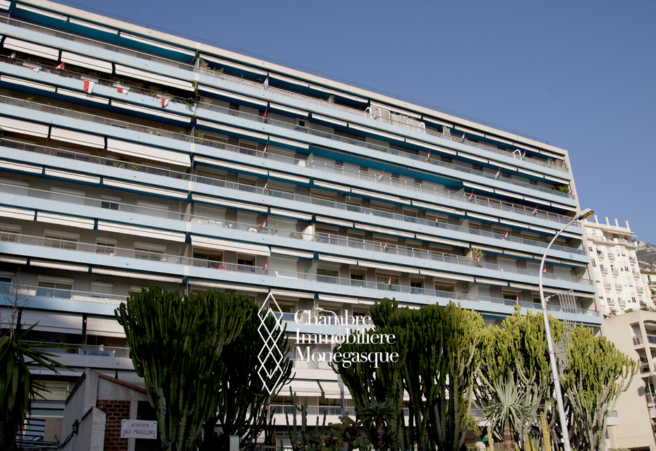 RARE ! BOX CENTRAL - LE TROCADERO