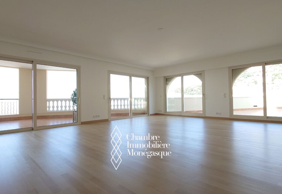 PENTHOUSE D'EXCEPTION AVEC PISCINE PRIVÉE À FONTVIEILLE